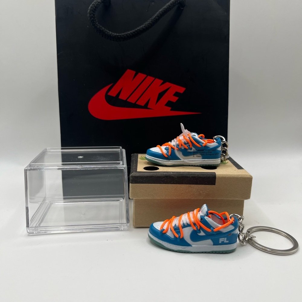 Nike x Off White Dunk Lows Keychain Set w/ box, bag, and display case